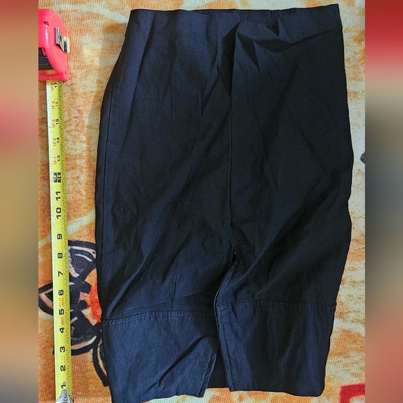 B. Wear size 1 black pencil skirt - Picture 3 of 3